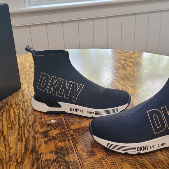 DKNY Women's Nona Pull-On Logo Sock Sneakers. 6.5. Black. - Picture 5 of 16